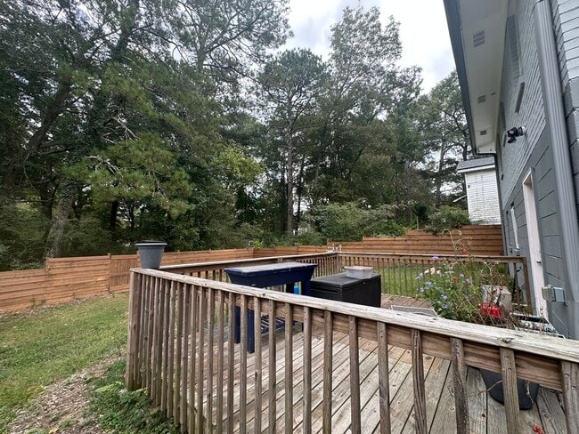 Building Photo - 569 Woods Dr NW