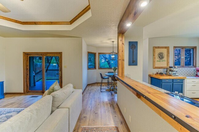 Building Photo - 640 Bluffside Dr