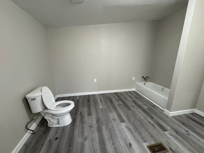 Building Photo - Completely Remodeled • 3 Bed • 2 Bath • Nearly 1,800 Sq Ft