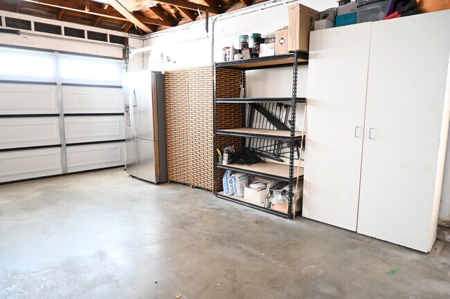 Building Photo - 10420 Eton Ave