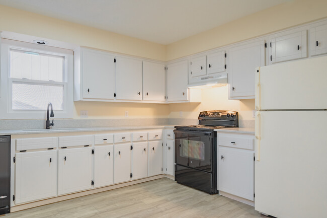 Kitchen - 5024 S 48th St