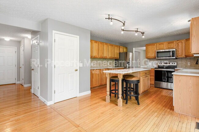 Building Photo - 5551 Ainsley Dr