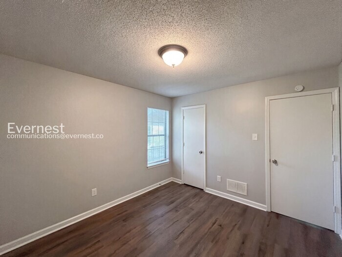 Building Photo - 6832 Maury Dr