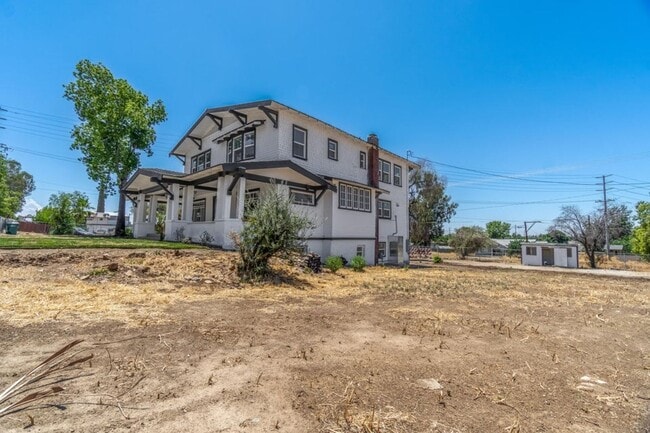 Building Photo - 1019 N Main St