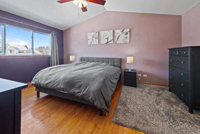 Building Photo - 4 Bed / 2.5 Bath Single-Family Home for Rent in Mundelein | Available ASAP