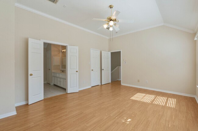 Building Photo - 1315 Anita St