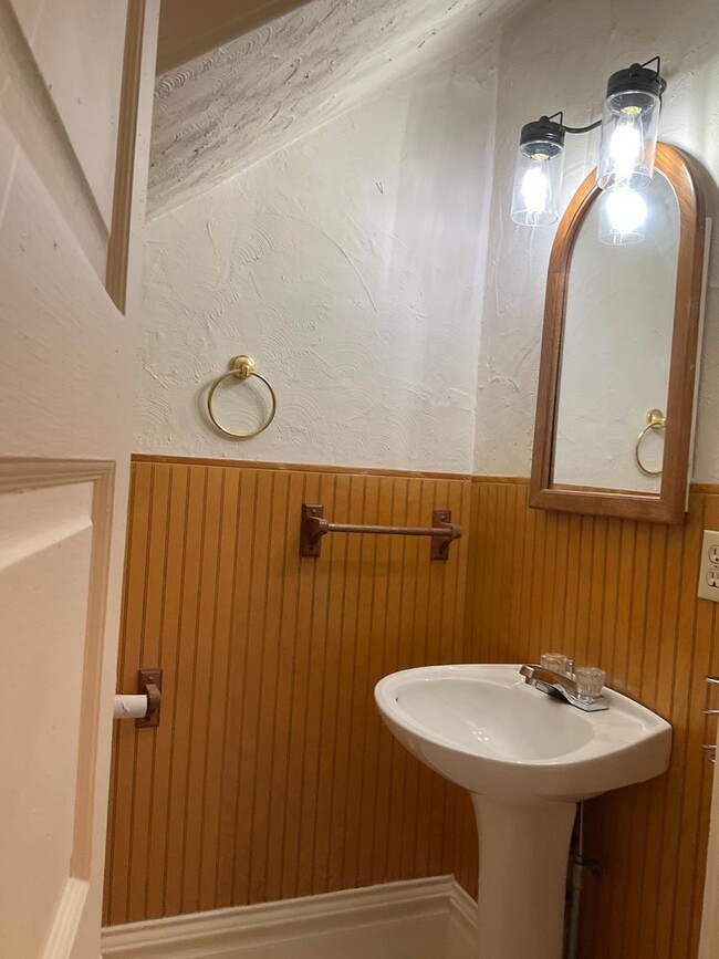 Building Photo - 229 Cocoa Ave