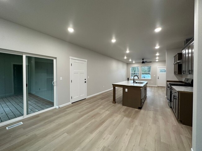 Building Photo - 640 Wortham Ave