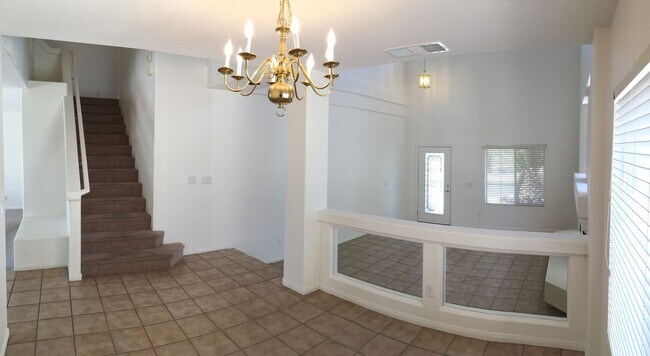 Building Photo - Gorgeous 3Bed/3Bath home located in Royal ...