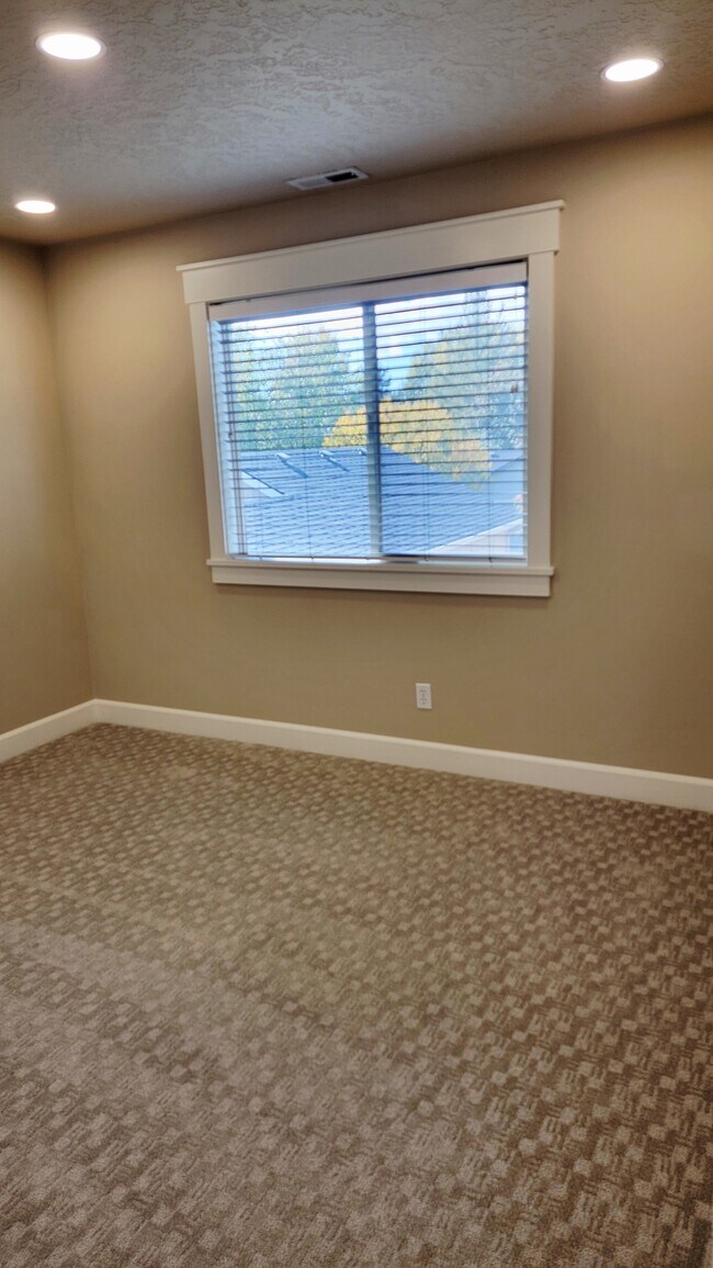 Building Photo - 3993 N Heritage View Ave