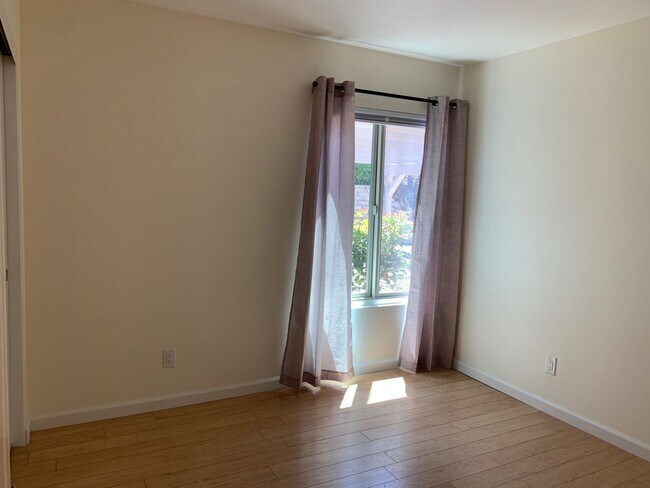 Building Photo - 2579 Pepperwood Dr