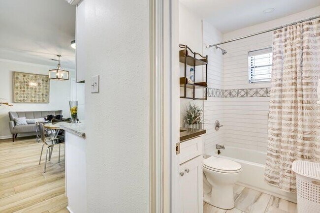 Building Photo - 2100 Philip St