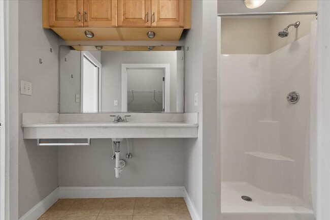 Building Photo - 1333 W Broad St