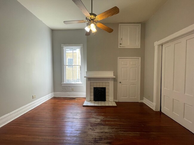 Building Photo - Charming Two Bedroom Apartment Downtown