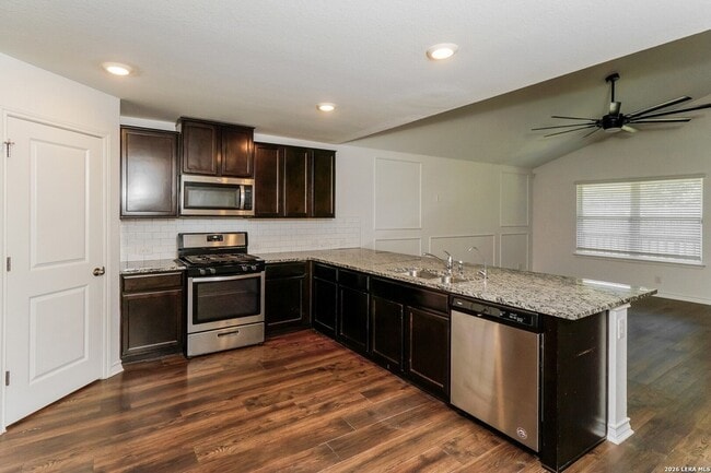 Building Photo - 14251 Geyserite Ave