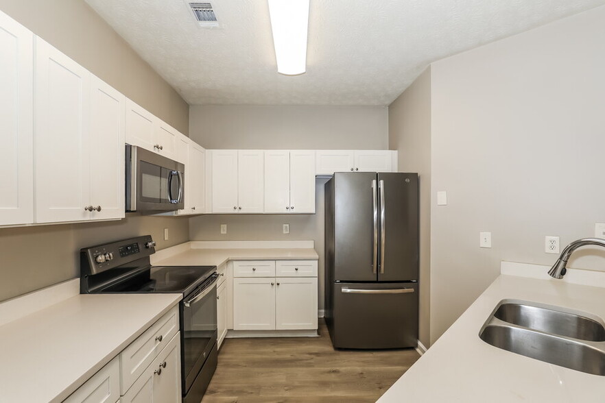 Building Photo - 7430 Royale Ln