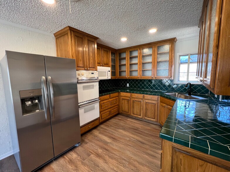 Building Photo - 817 Wade Dr