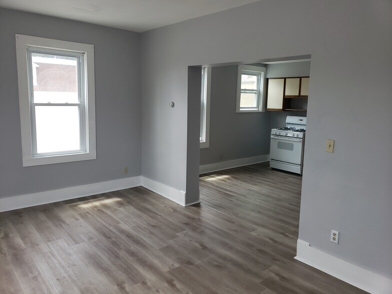 Living room - 100 Snow St