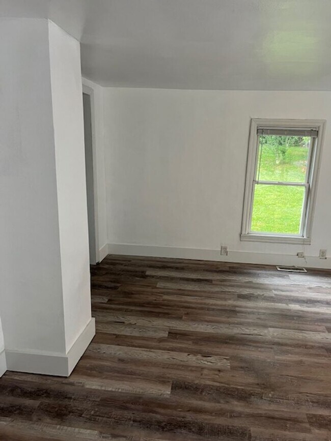 Building Photo - Charming 2-Bedroom Home Near Switchyard Park – Available August!