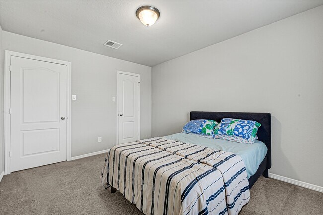 Building Photo - 25452 Northpark Lake Dr