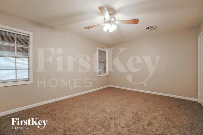 Building Photo - 3381 S Mendenhall Rd