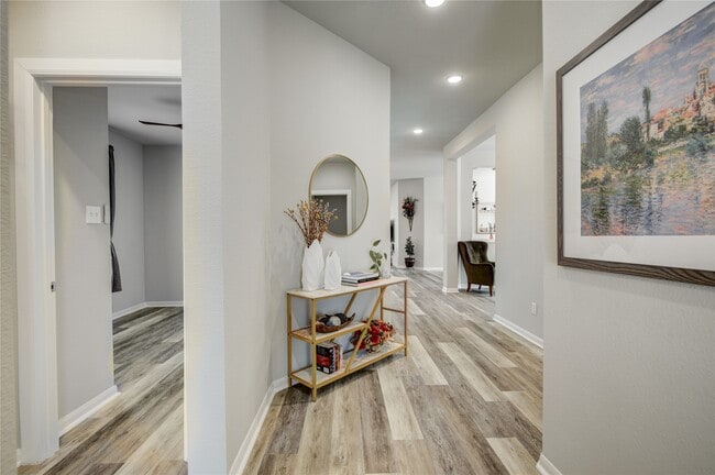 Building Photo - 2815 Torrey Pines Dr