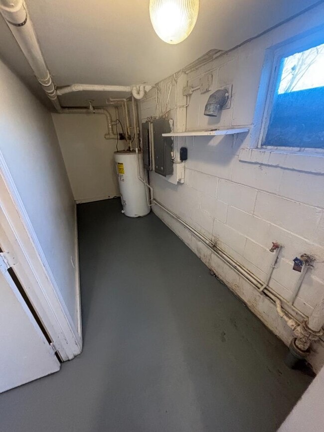 Building Photo - 103 N Poole St