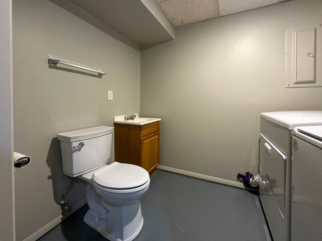 Building Photo - 2130 Essex Rd