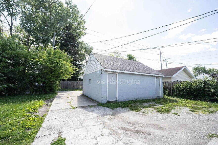 Building Photo - 521 N Gladstone Ave