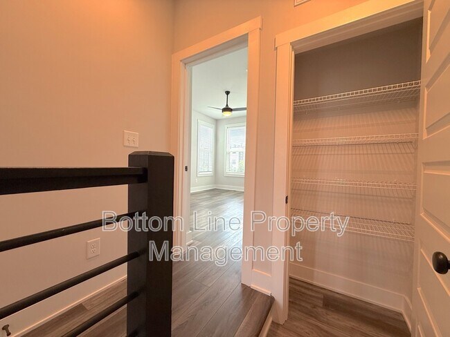Building Photo - 607 W Tremont Ave