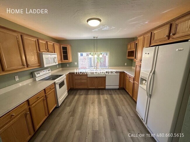 Building Photo - 2145 E Sanos Dr