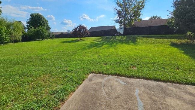Building Photo - Close to Post! Cul-de-sac! NO CARPET! 3 bed 2 bath with large Fenced in backyard!