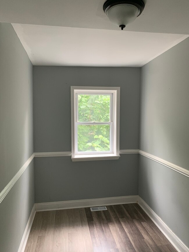 Building Photo - 4 Bed West Side Central Air