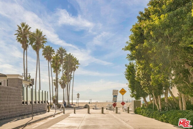 Building Photo - 36 Navy St