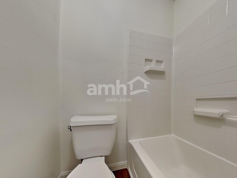 Building Photo - 22323 Queenbury Hills Dr