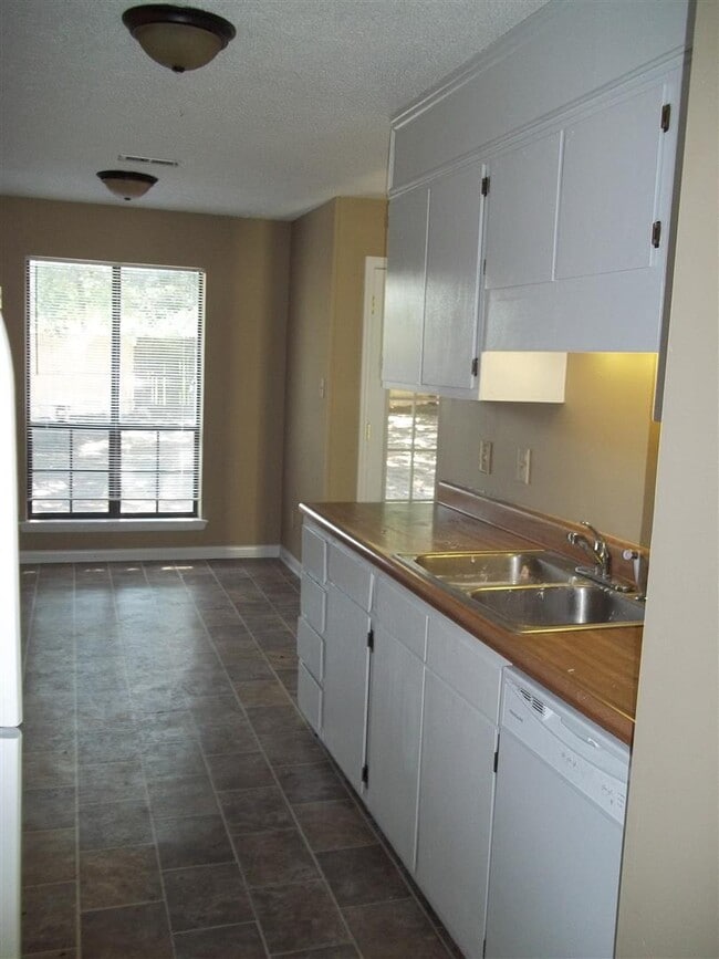 Building Photo - Spring Lake, NC 28390
