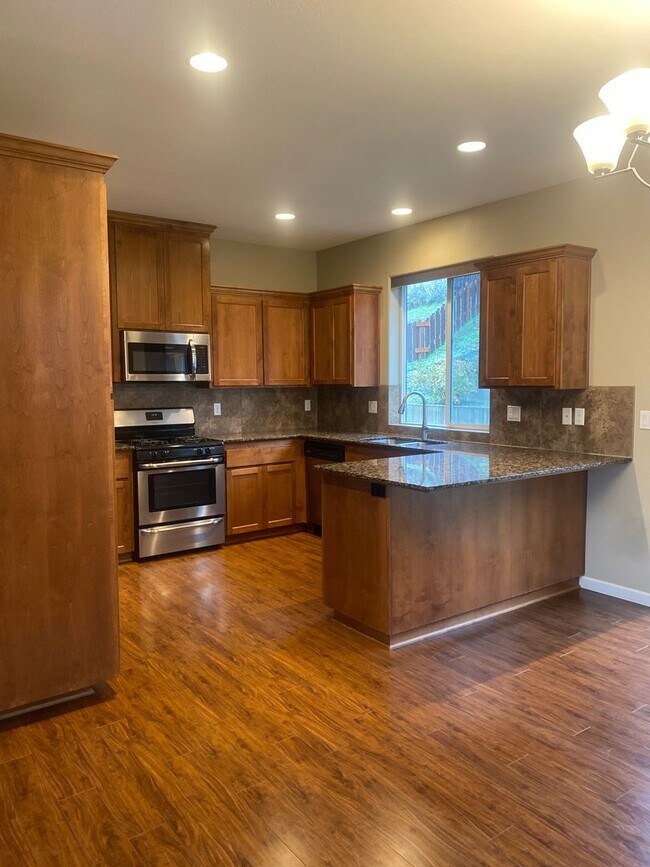 Building Photo - CLEAN AND QUIET 3bd/2ba West Salem Home - ...