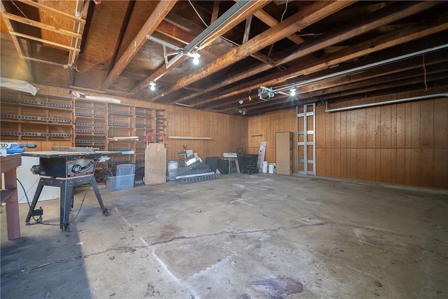 2 car garage - 3019 Larue Dr