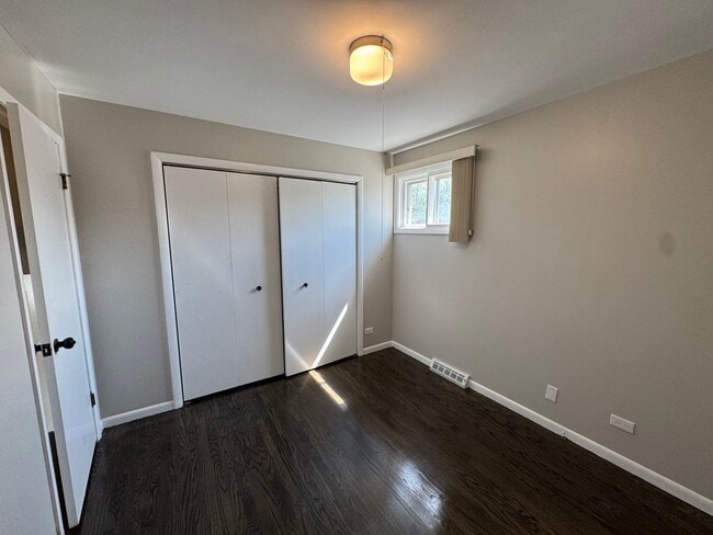 Building Photo - 15300 Harper Ave