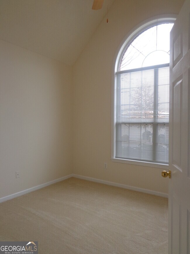 Building Photo - 2 Mill Ridge Pl