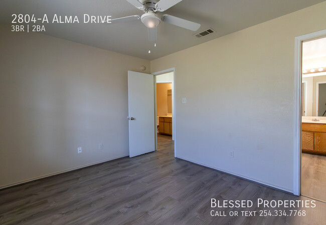 Building Photo - 2804 Alma Dr