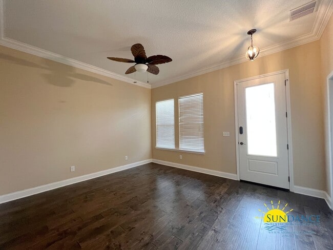 Building Photo - Gorgeous 4 Bedroom Home in FWB!
