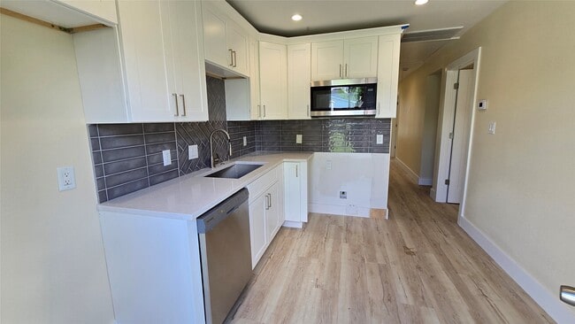 Building Photo - 3733 Seabrook St