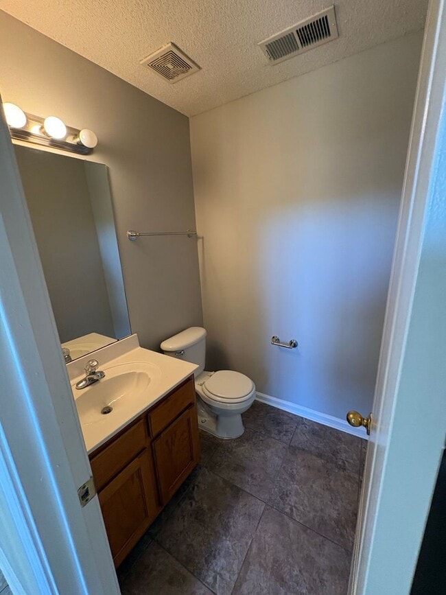 Building Photo - Beautiful 3 bedroom 2 bath home in Cordova, TN 38016