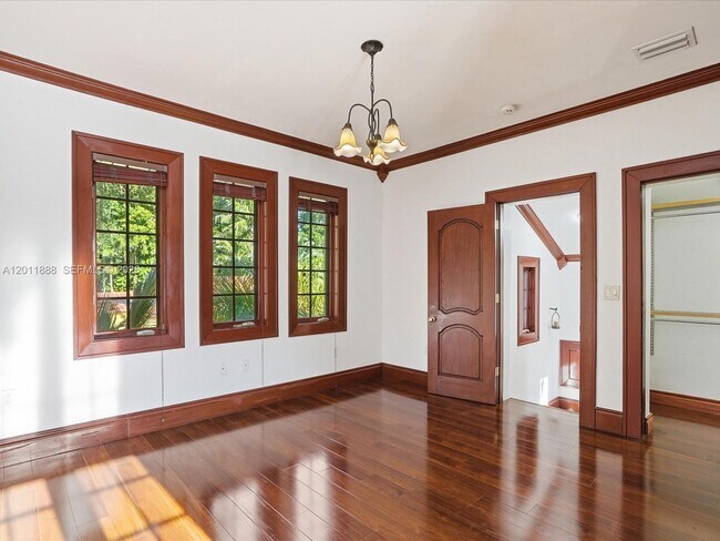 Building Photo - 1137 Asturia Ave