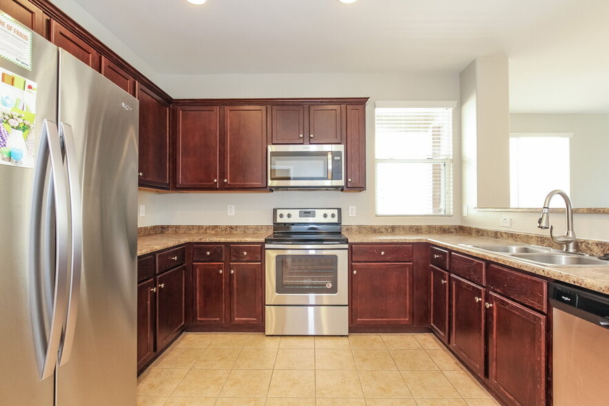 Building Photo - 5412 W Albeniz Pl