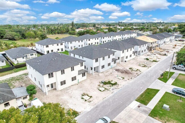 Building Photo - 22555 SW 125th Ave