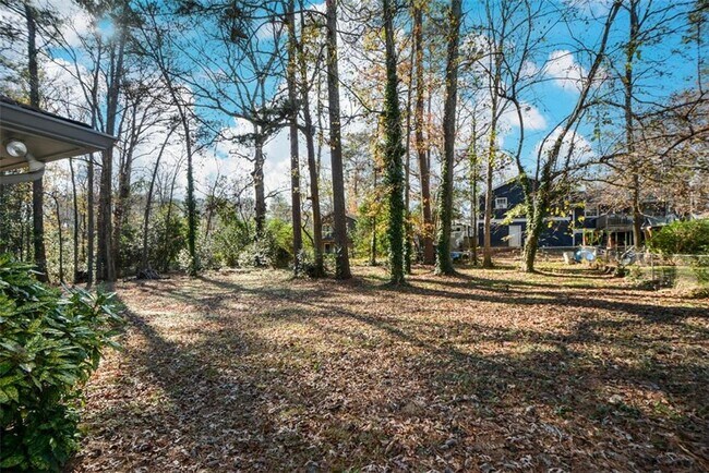 Building Photo - 1316 White Oak St SE