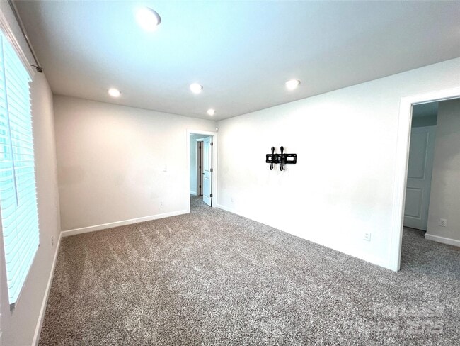 Building Photo - 216 Emmett Dr