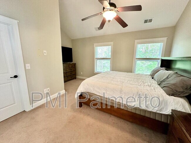 Building Photo - 121 Park Ridge Way